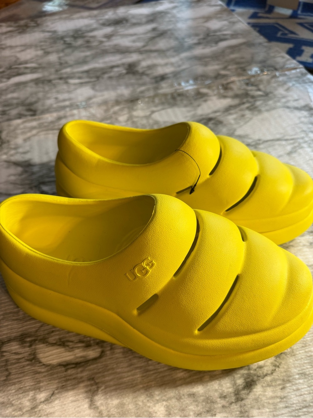 NWT Ugg Sport Yeah Clog Shoes - Bright Canary Yellow Womens Size 10 - Picture 2 of 8